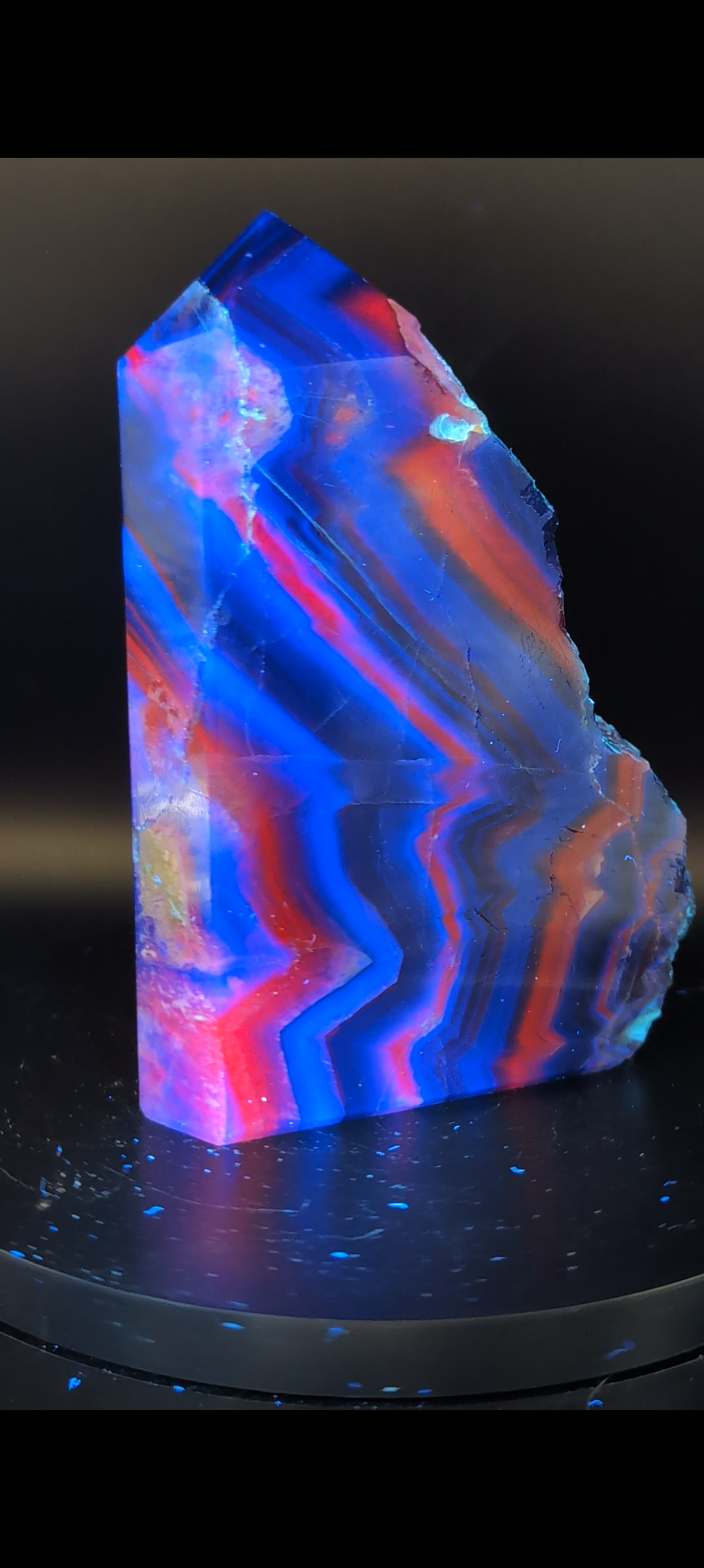 UV Reactive Fluorite Tower – Red & Blue Fluorescence – Polished Fluorite Point – 353g