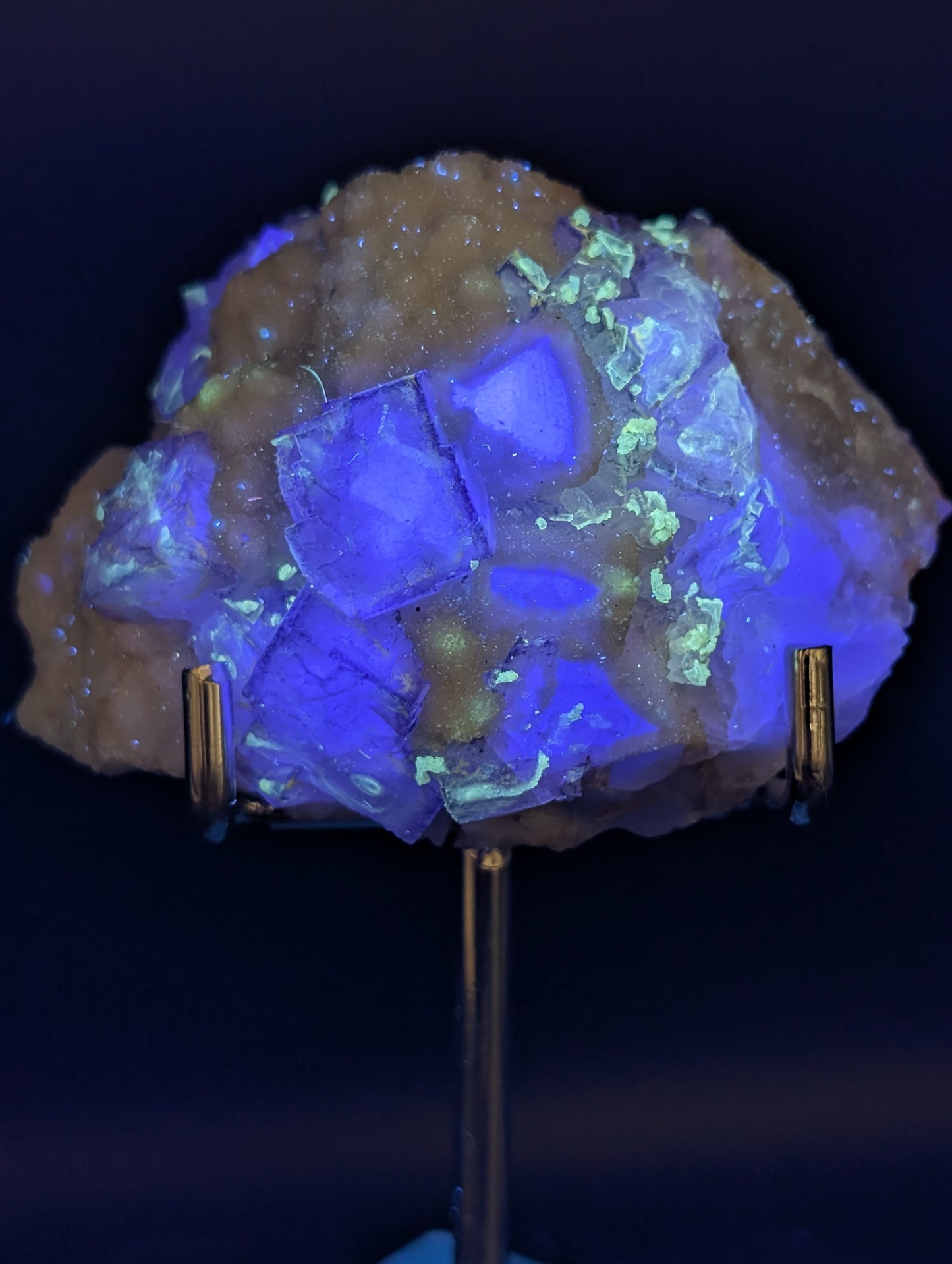 Fluorite with Calcite – UV Reactive & Phosphorescent Mineral Specimen (52 mm) 137g